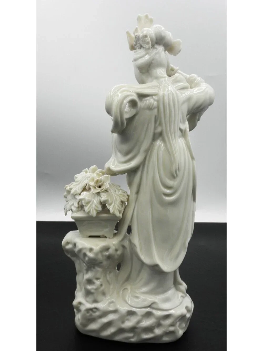 Porcelain Geisha Figurine Statue Cream Colored Bird Hat Flowers 11 IN Exquisite! - Picture 3 of 16